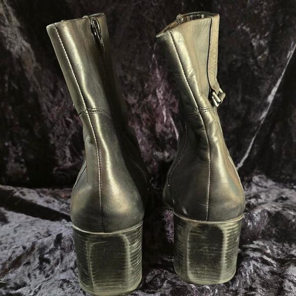 2007 Clarks Leather Square Heel Retro Ankle Boots Size 11 Women - Picture 2 of 7